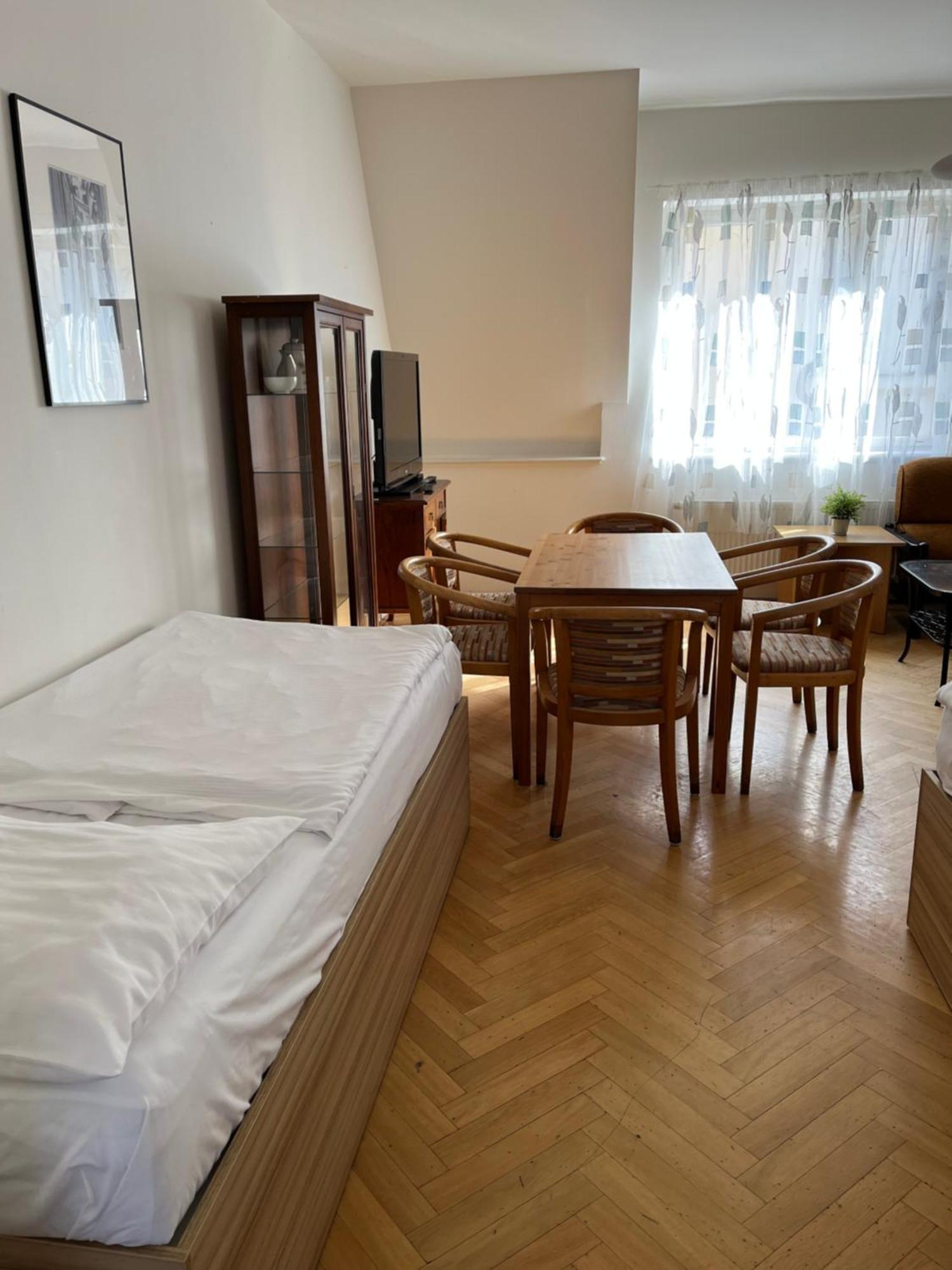 U Vejvodů * Praha